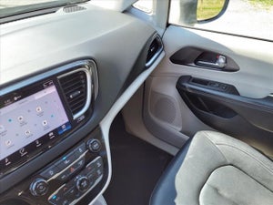 2022 Chrysler Pacifica 4 Door Passenger Van
