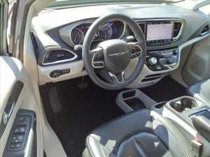 2022 Chrysler Pacifica 4 Door Passenger Van